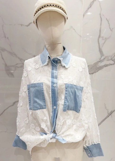 ​Chemise en Dentelle Florale - Détails Denim