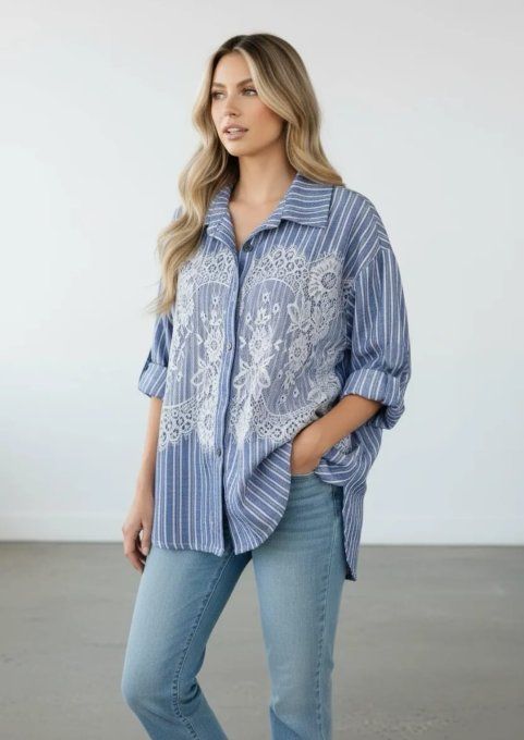 ​La Chemise à Rayures & Empiècement Dentelle