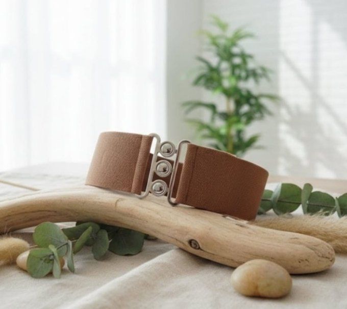 ​Large Ceinture Élastique Camel à Triple Boucle Argentée