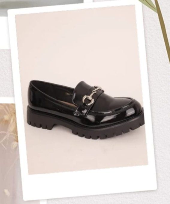 ​Mocassins chunky vernis à mors argenté ?