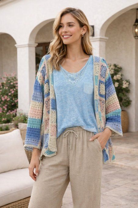 ​T-Shirt Col V avec Détails en Dentelle