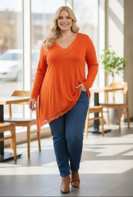 ​Tunique Fluide Asymétrique et Dentelle