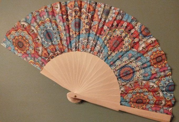 Éventail Pliant à Motifs Mandala