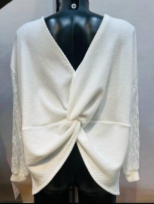 Pull blanc & manches en dentelle 