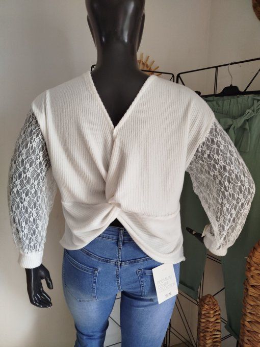 Pull blanc manches en dentelle