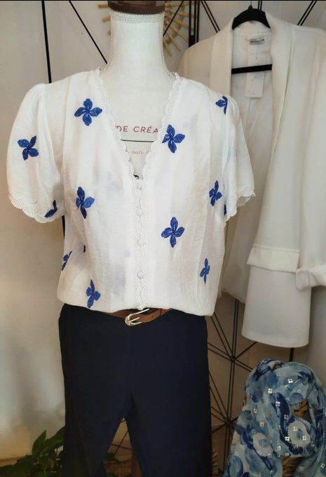 Tunique blanche fleurs bleues