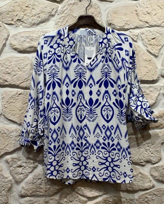 ​Blouse imprimée bleue et blanche style ethnique