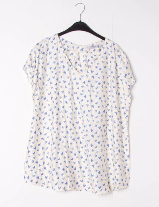 Blouse fluide blanche à motifs cœurs bleus