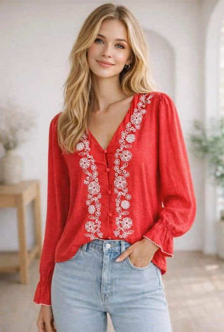 Blouse Romantique Corail & Broderies Contrastées