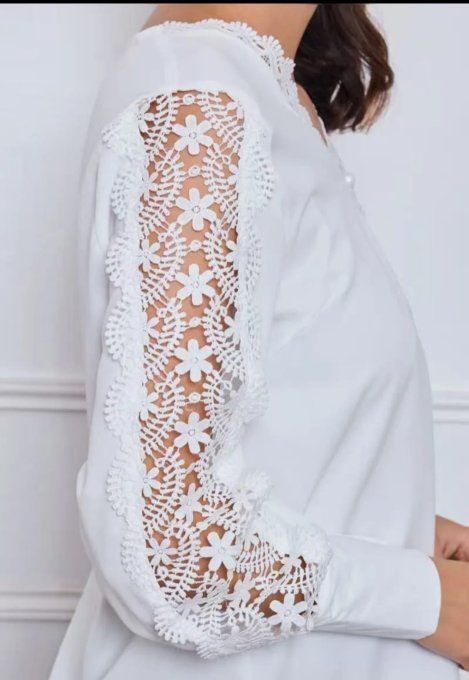​Chemise Blanche Élégante – Dentelle Fleurie