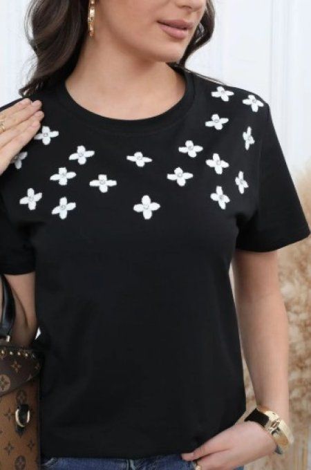T-shirt Noir Broderies Blanches Fleuries 