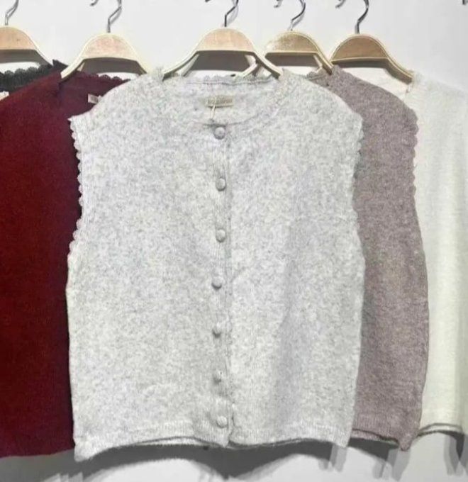 ​Cardigan sans manches à bords festonnés
