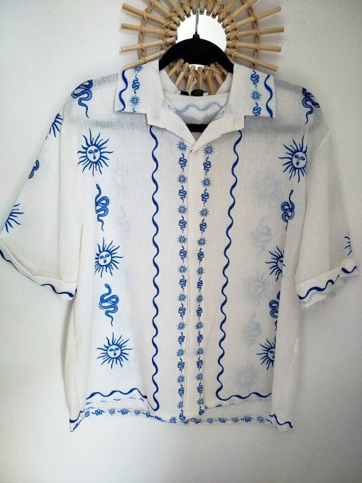 Chemise blanche à motifs bleus ✨