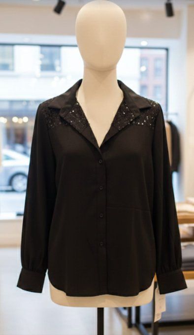 Chemisier Noir et son Empiècement Étincelant
