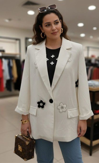 ​Blazer Long Chic Ecru – Fleurs & Strass