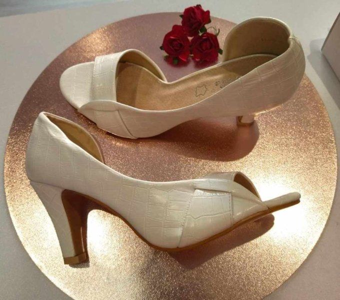 Escarpins Ouverts Blanc Cassé - Effet Croco Chic
