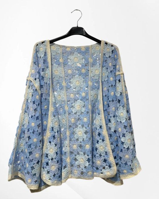 gilet femme crochet kimono fleuri bohème léger élégant tendance mode estivale artisanal