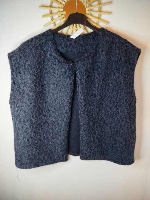 ​Gilet sans manches en maille bouclée 