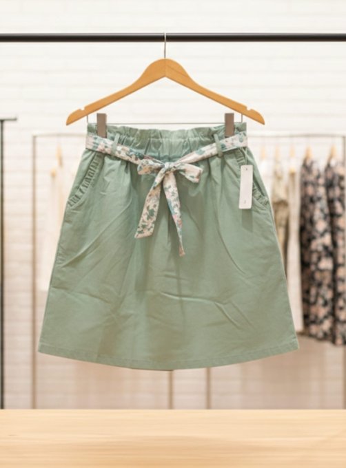 jupe-courte-taille-haute-ceinture-fleurie_1