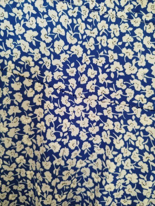 Jupe mi-longue à petites fleurs