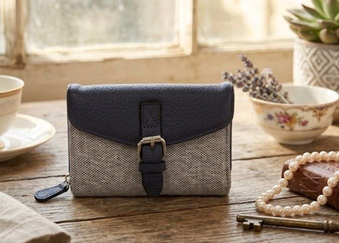 Le Porte-Monnaie Bi-Matière à Boucle