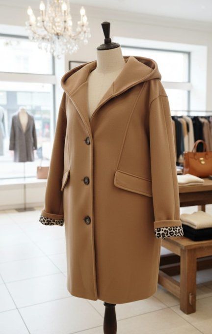 Manteau Mi-Long à Capuche "Léopard Chic"