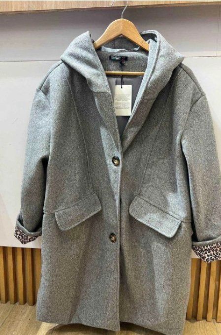 Manteau Mi-Long à Capuche "Léopard Chic"