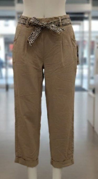 Pantalon coupe carotte beige 