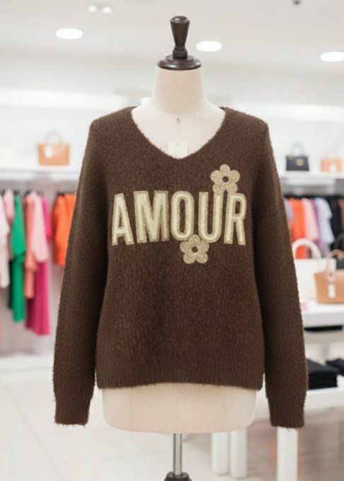 Pull Amour Douillet – Maille Bouclée et Paillettes