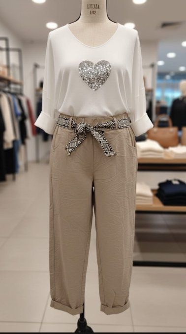 ​Haut fluide blanc cœur à sequins argentés ✨