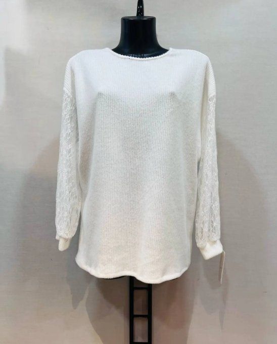 Pull blanc manches en dentelle
