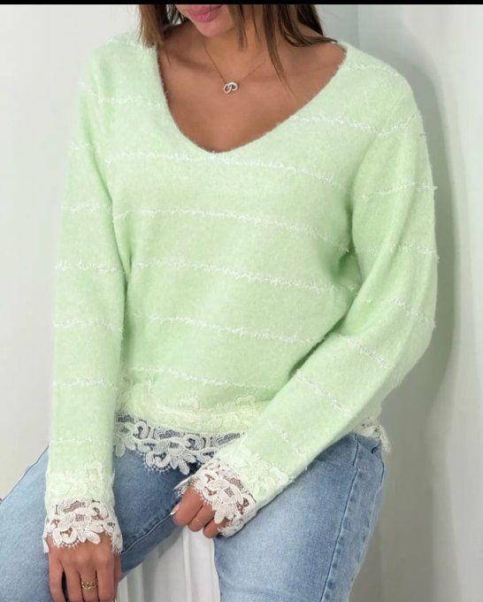 Pull Moelleux Rayé et Finitions Dentelle