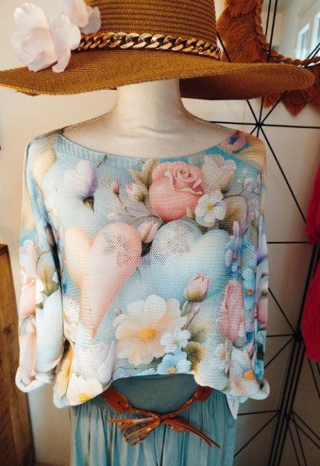 Le pull fleuri Cœur Pastel : Douceur et Élégance