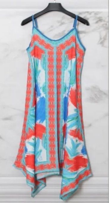Robe asymétrique bleu et rouge