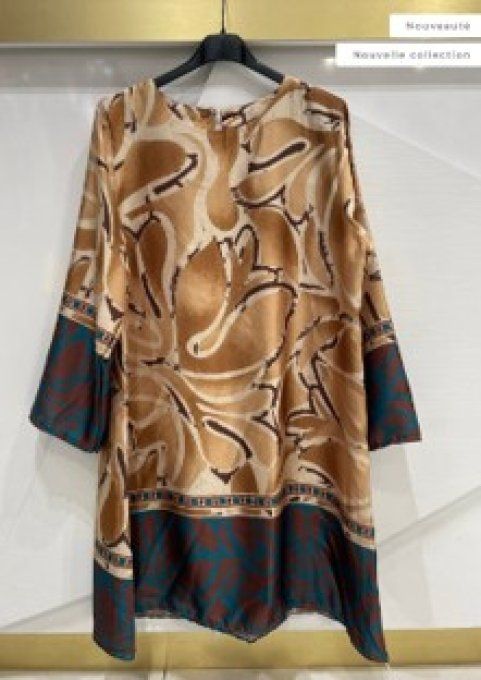 Robe Courte Fluide aux Motifs Abstraits