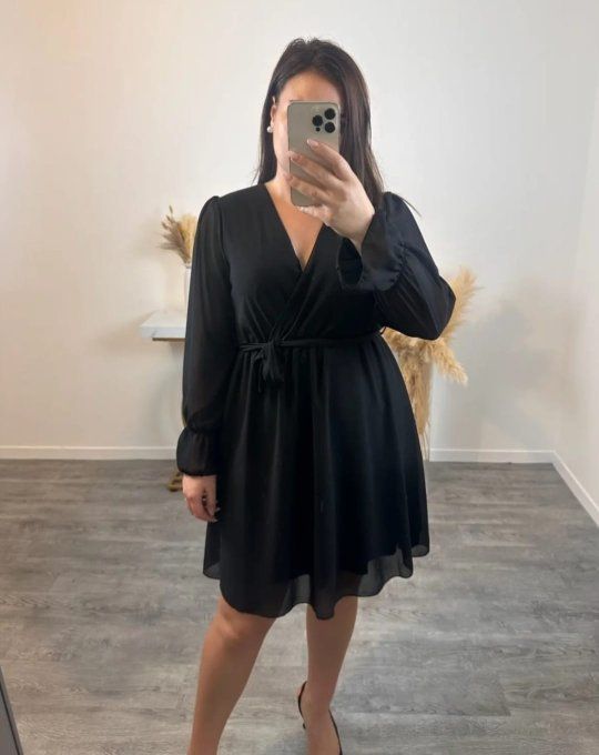 ​Petite Robe Noire Voile de Soirée