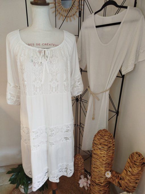 Robe en dentelle blanche