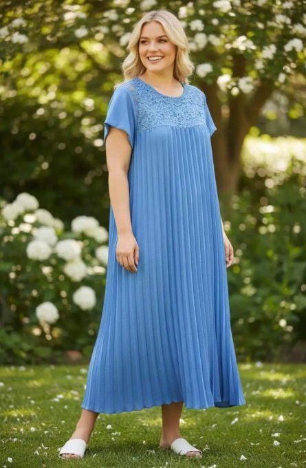 Robe Longue Plissée & Empiècement Dentelle