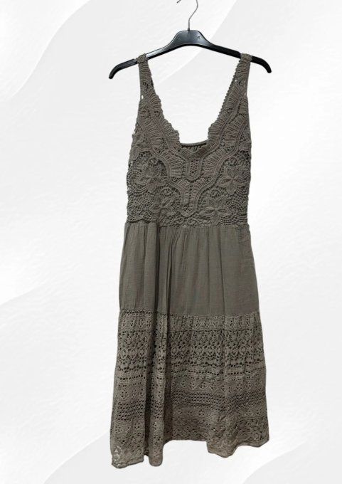 Robe mi-longue en dentelle