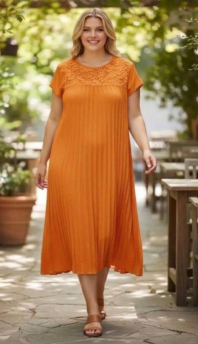 Robe Longue Plissée & Empiècement Dentelle