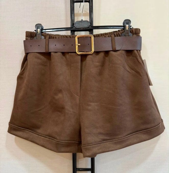Short Élégant en Suédine