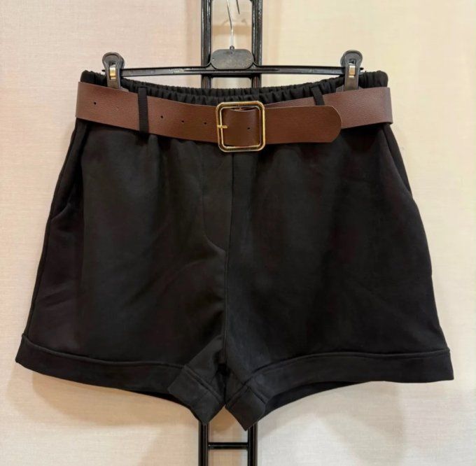 Short Élégant en Suédine