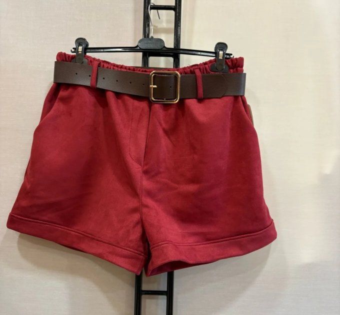 Short Élégant en Suédine