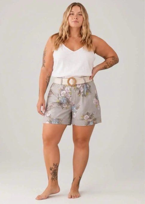 Short Fluide Imprimé Fleuri & Ceinture – Douceur d’Été