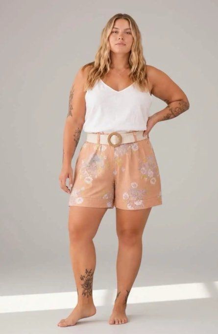 Short Fluide Imprimé Fleuri & Ceinture – Douceur d’Été