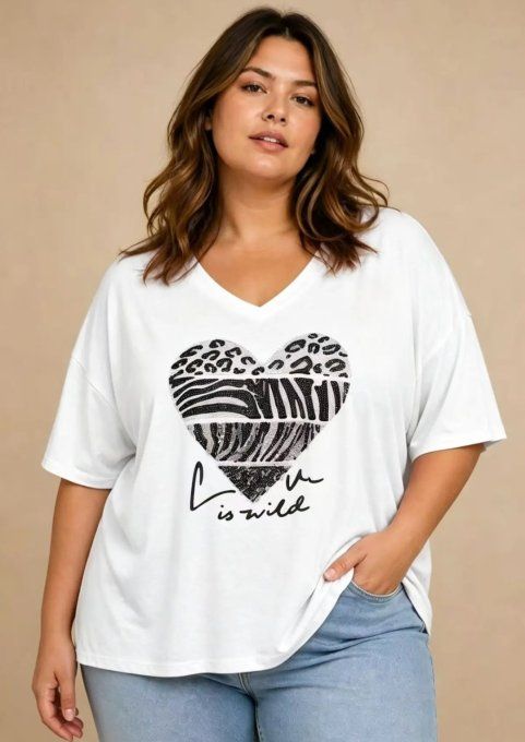 T-shirt Col V Oversize "Love Is Wild"