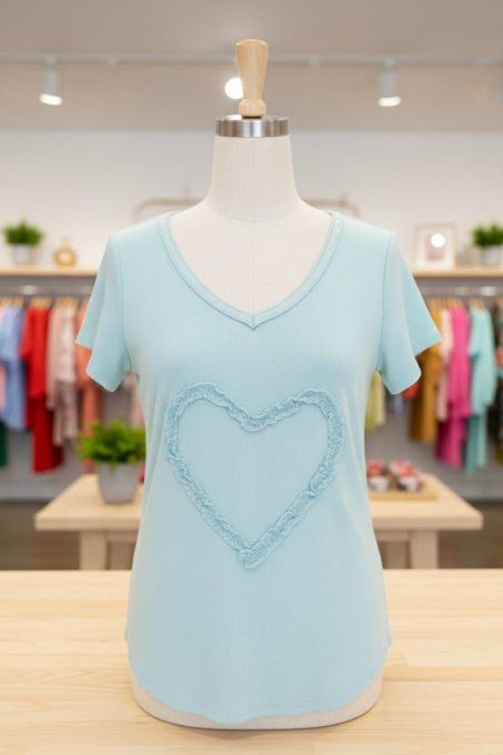T-shirt côtelé à cœur brodé ✨