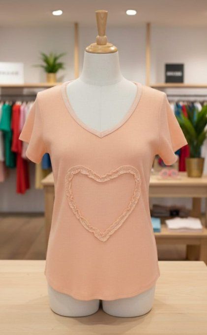 T-shirt côtelé à cœur brodé ✨