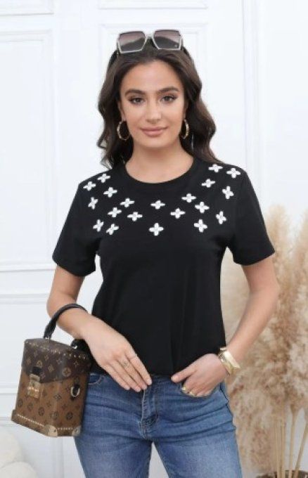 T-shirt Noir Broderies Blanches Fleuries