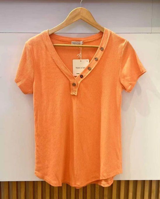 T-shirt Côtelé Col V Boutonné : Le Basic Revisité ! ✨
